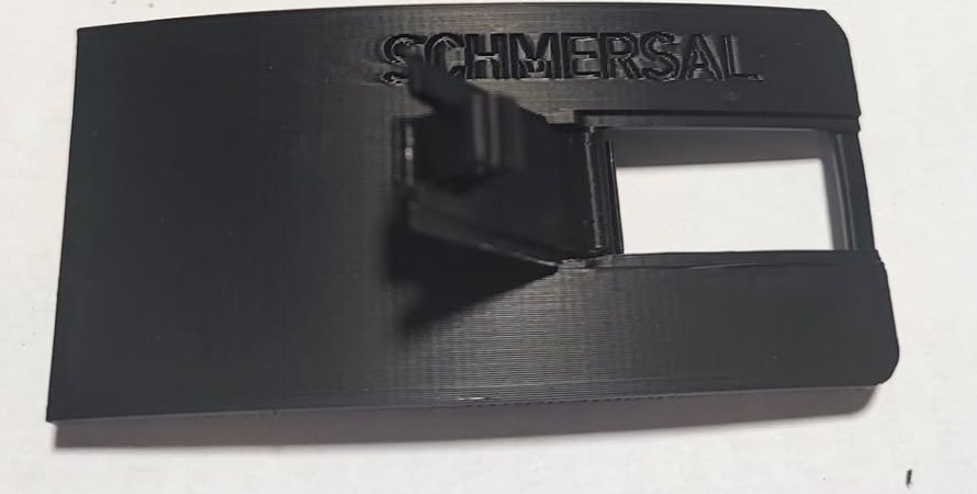 Tapa de interruptor de seguridad impresa por Proinn: limpia, sin grietas, con su grabado de marca en relieve