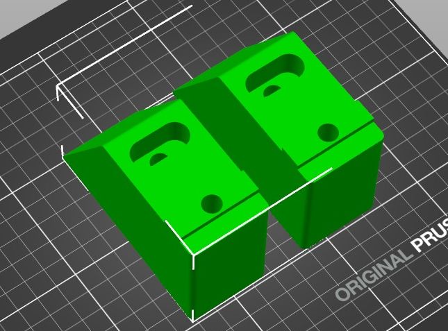 Dos piezas verdes preparadas en el programa de impresión